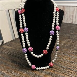 HONG KONG White Beaded Necklace with Pink & Purple Rose Accents